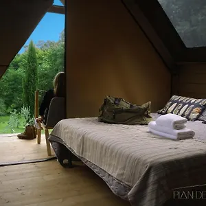 Glamping Pian Delle Ginestre Luxe tent Sassetta